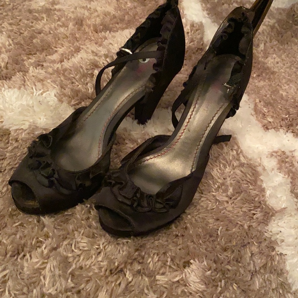 Black ruffled heels